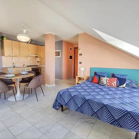 Apartment Accogliente Mansarda Tedeschi A Due Passi Dal Mare *
