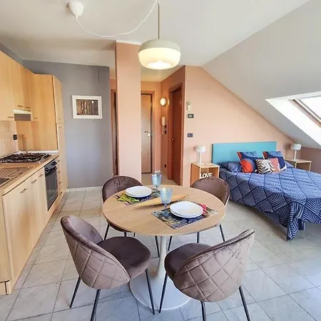 Accogliente Mansarda Tedeschi A Due Passi Dal Mare Apartment *
