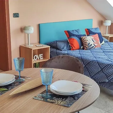 Apartment Accogliente Mansarda Tedeschi A Due Passi Dal Mare *