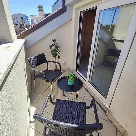 Accogliente Mansarda Tedeschi A Due Passi Dal Mare Apartment *